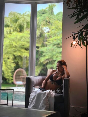 Tras mostrar su look veraniego, la cantante recibió una gran catarata de halagos por la elección de su outfit