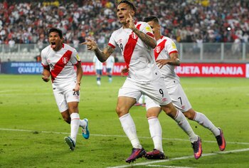 Paolo Guerrero tras anotar un