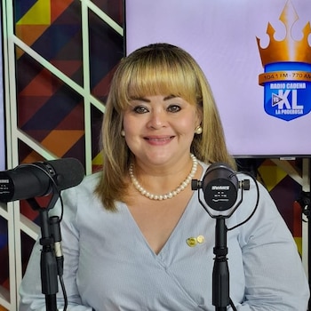 Leticia Escobar, presidenta de la Cámara de Comercio e Industria de El Salvador (Camarasal), durante su participación en el programa radial Punto de vista de Radio Cadena YSKL.