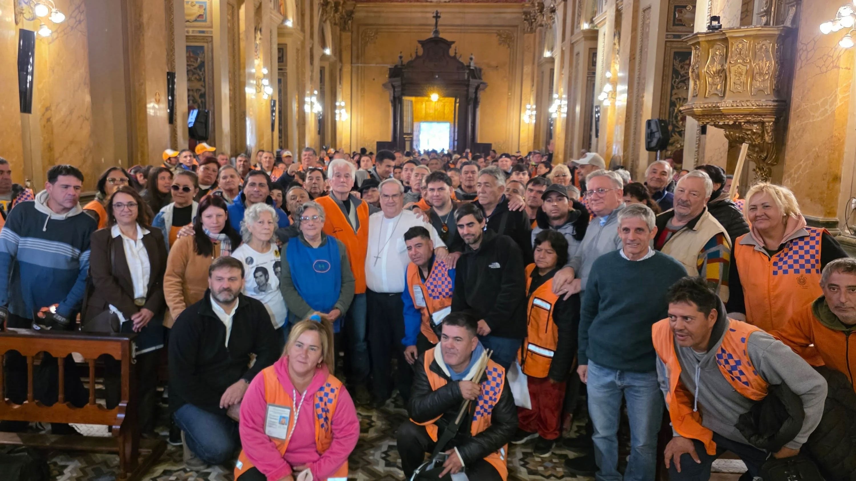 El cardenal y arzobispo de Córdoba, Ángel Rossi, recibió ayer a los