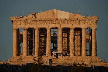 Atenas desarrolla Ellinikon para convertir el antiguo aeropuerto en un parque metropolitano de 620 hectáreas con viviendas y equipamientos culturales (AP Photo/Petros Giannakouris)