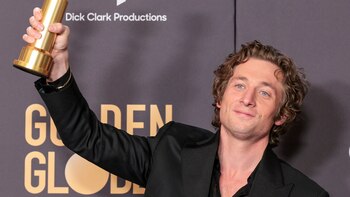 Jeremy Allen White triunfa en los Globos de Oro como mejor actor en serie de comedia