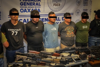 Entre el armamento decomisado había una ametralladora de alto nivel. Crédito: FGEO