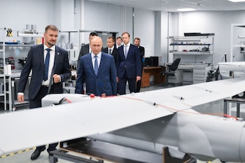 Vladímir Putin visita unas instalaciones