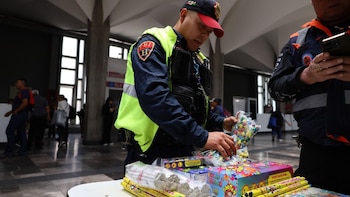 Autoridades del Metro CDMX han decomisado más de 400 kg de pirotecnia en las 12 líneas del STC
