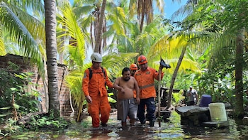 Al menos 30 personas han sido evacuadas de las costas salvadoreñas debido al impacto de la Tormenta Tropical Cristina