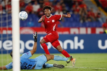 Daniel Valencia al momento de anotar para América ante Alianza Atlético de Perú en la Copa Sudamericana-crédito Ernesto Guzmán Jr./EFE