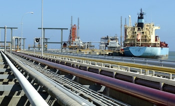 Un barco carguero de petróleo