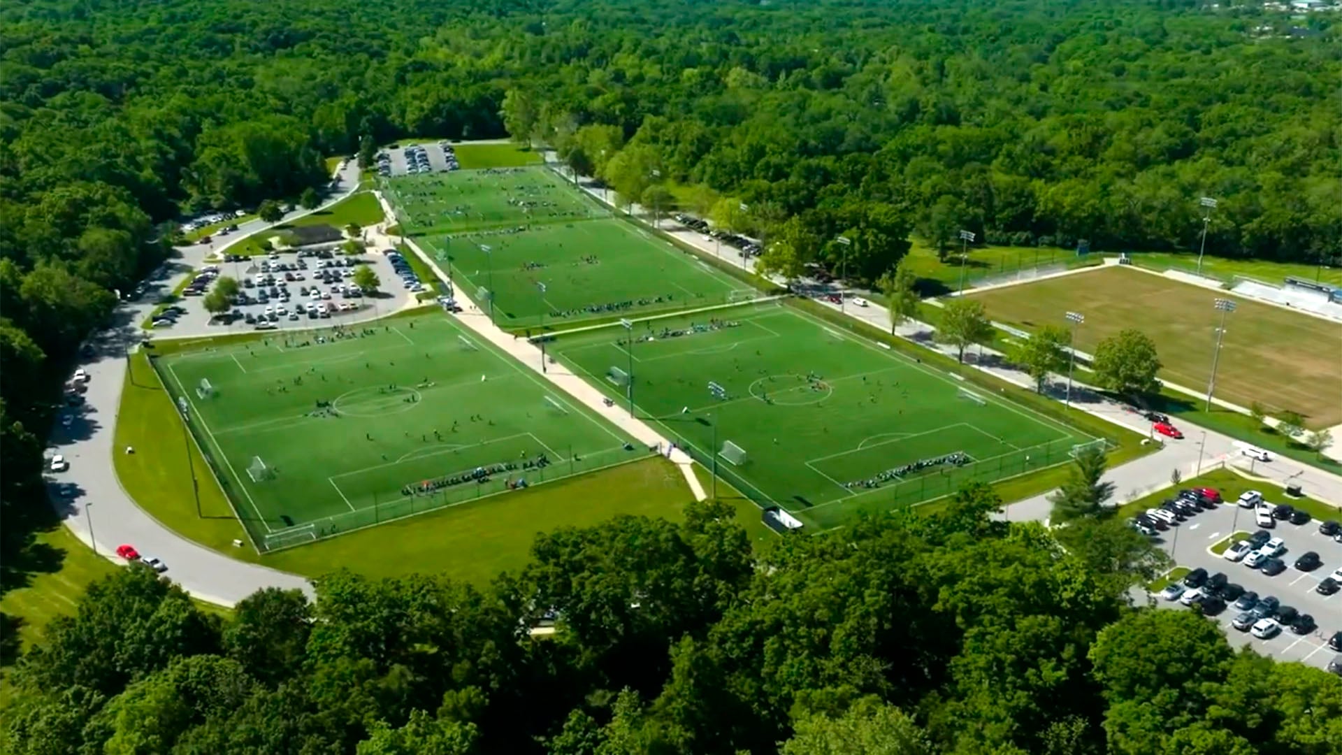 Una vista aérea del complejo Swope Soccer Village. Sede en donde se hospedará Inglaterra (Captura de video)