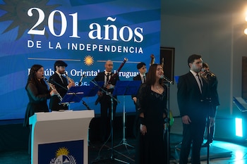 201° aniversario de la declaratoria de la independencia nacional - Embajada de Uruguay