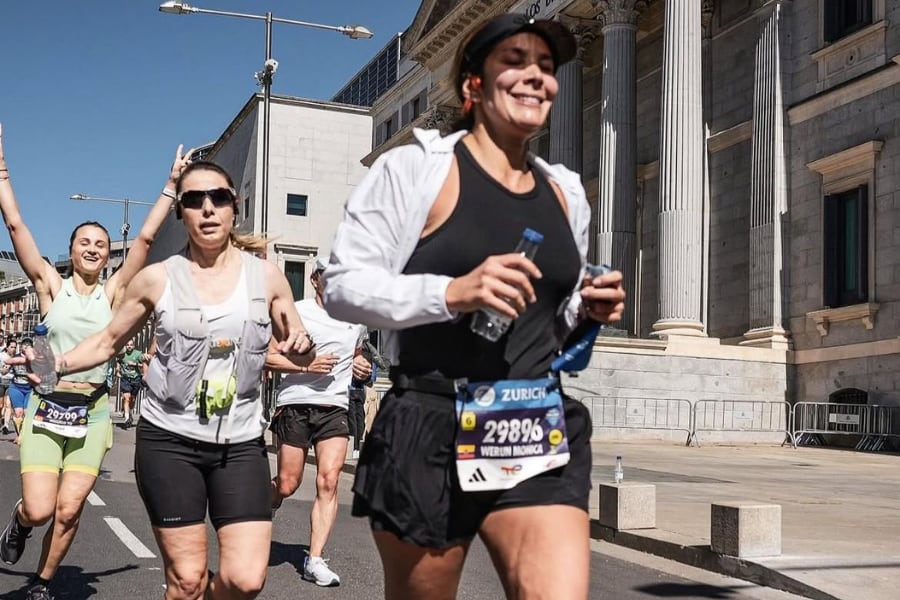 Mónica Andrea Martinich, madre de dos hijos y corredora de Guayaquil, se preparaba para correr por primera vez la Maratón de Chicago (X: @CarlosSacotoTA).