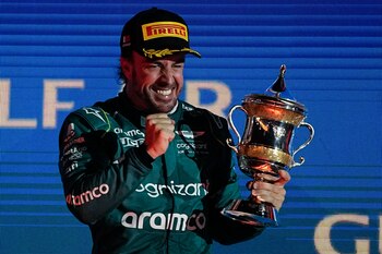 Fernando Alonso celebra su podio