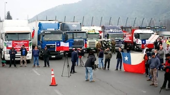 Chile: el gobierno enfrenta su primer paro de camioneros por sostenidas alzas de combustibles