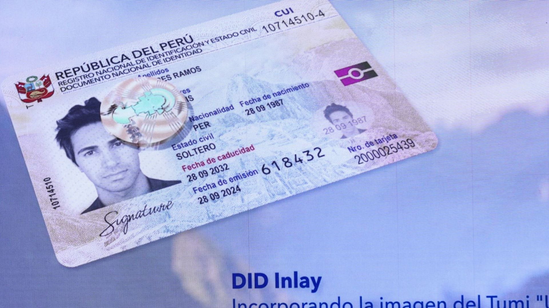 La fecha de emisión del DNI Electrónico se encuentra en la parte central.