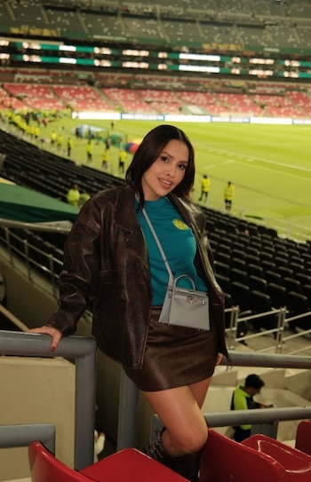 La creadora de contenido compartió la intensidad con la que vivió el estreno de Colombia en la Copa del Mundo, desde la previa con sus hijas hasta el momento más sensible en las gradas - crédito @gera25ponce/IG
