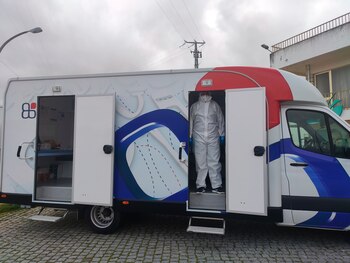 Unidades móviles realizan pruebas PCR