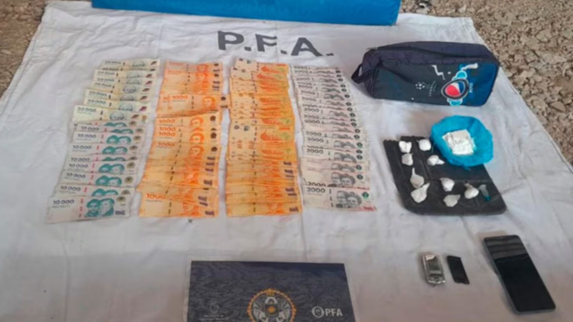 El material secuestrado en el operativo realizado en Bell Ville (El Doce.tv)