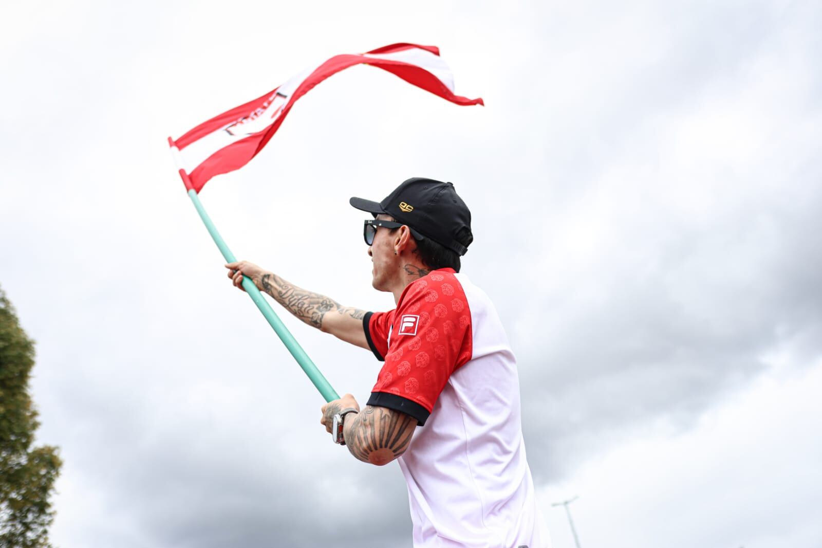 - crédito @SantaFe/X