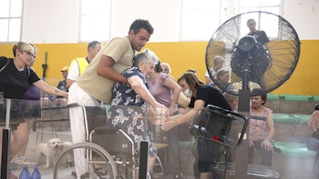 Un total de 16 municipios y barrios y unas 15.000 personas desalojadas a causa del incendio de la Vall d'Uixó(Castellón)