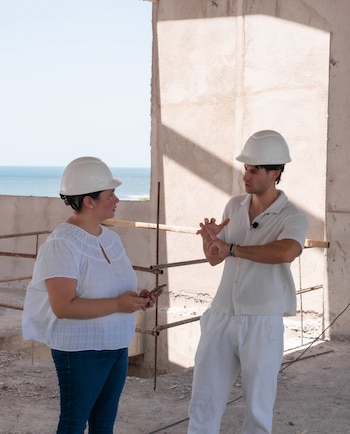Sendra llegó hace dos años con escasos recursos y construyó una red de negocios inmobiliarios y hoteleros en el país centroamericano. Su nuevo rol en la diáspora salvadoreña aún no cuenta con respaldo oficial de la Presidencia. (Foto cortesía)