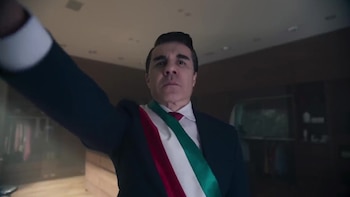 El actor mexicano llega