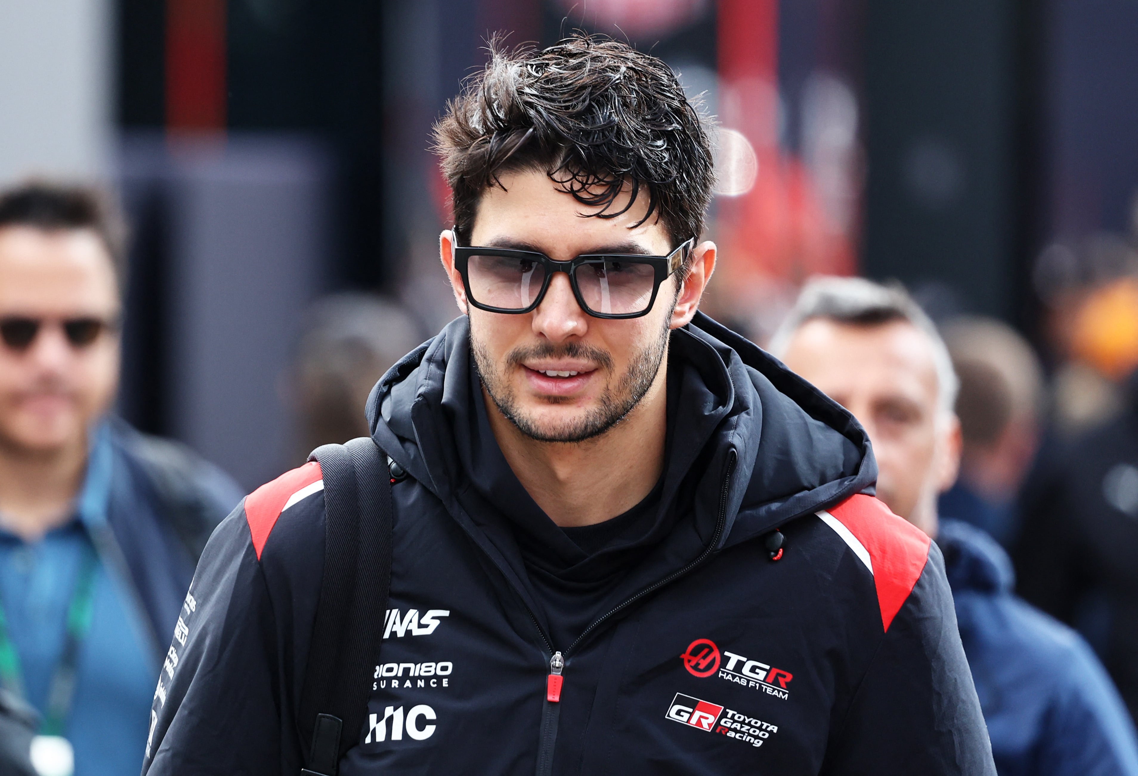 El futuro de Esteban Ocon en Haas quedó bajo presión para 2027, mientras el equipo analiza candidatos y Ferrari contempla a Rafael Câmara como piloto reserva si no consigue la butaca (REUTERS/Jakub Porzycki)