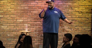 Flores, de raíces latinas, abandonó