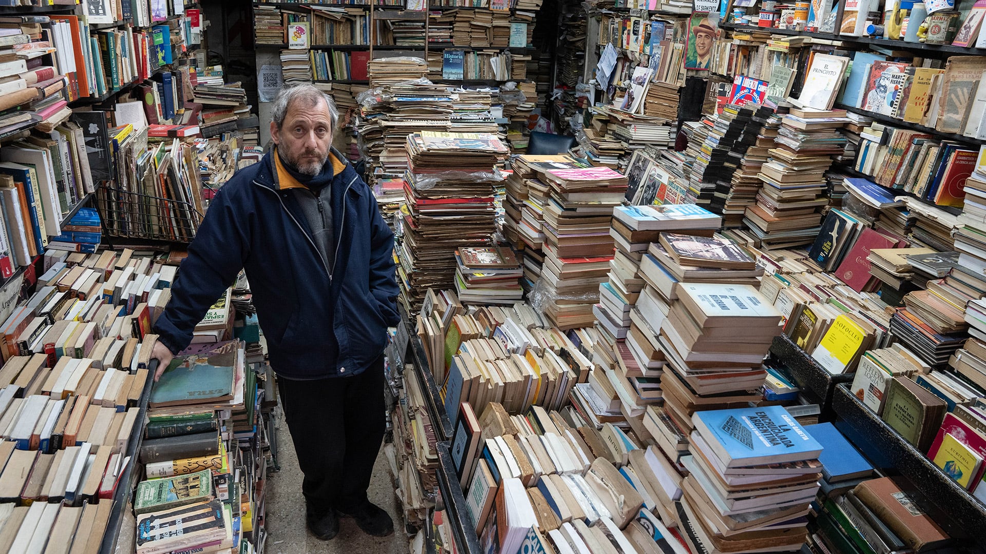 Rafael Bitrán en su librería, El Debate (Franco Fafasuli)
