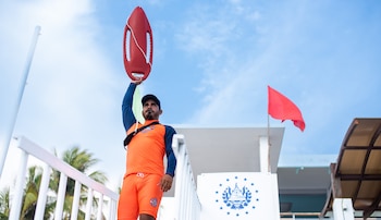Los banderines de colores en la playa alertan sobre el nivel de riesgo para quienes ingresan al mar./ (Ministerio de Turismo)