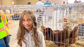 Una niña de 10 años recaudó USD 2,100 vendiendo pollos, pero el banco se quedó con su dinero