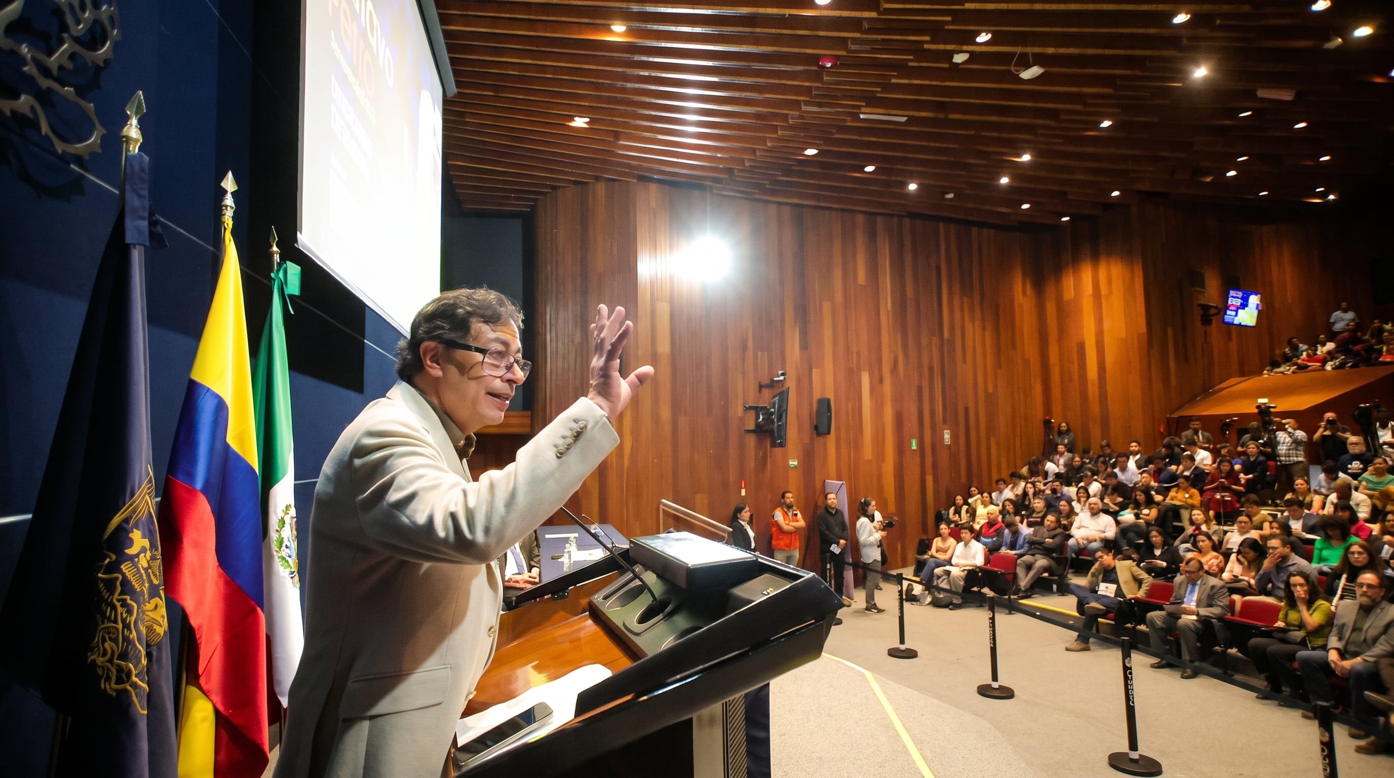 Petro advierte que México podría enfrentar métodos de intervención tecnológica en las elecciones de 2027.