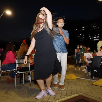 Una de las restricciones de