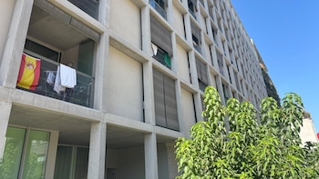 Barcelona abre un nuevo alojamiento temporal para familias y personas sin hogar en Sant Martí