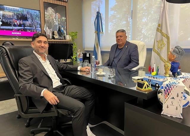 El financista Ariel Vallejo y el presidente de la AFA, Claudio