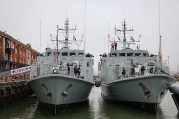Los buques cazaminas ucranianos Cherkasy y Chernihiv en Gran Bretaña (Royal Navy)