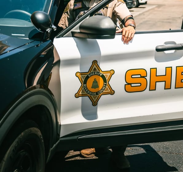 El caso llegó a manos de las autoridades después de que testigos anónimos alertaron a los detectives sobre la conducta de la docente con su alumno (@riversidecountysheriff)