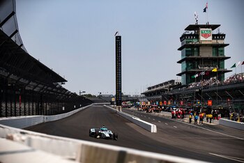 Canapino encarando la primera curva