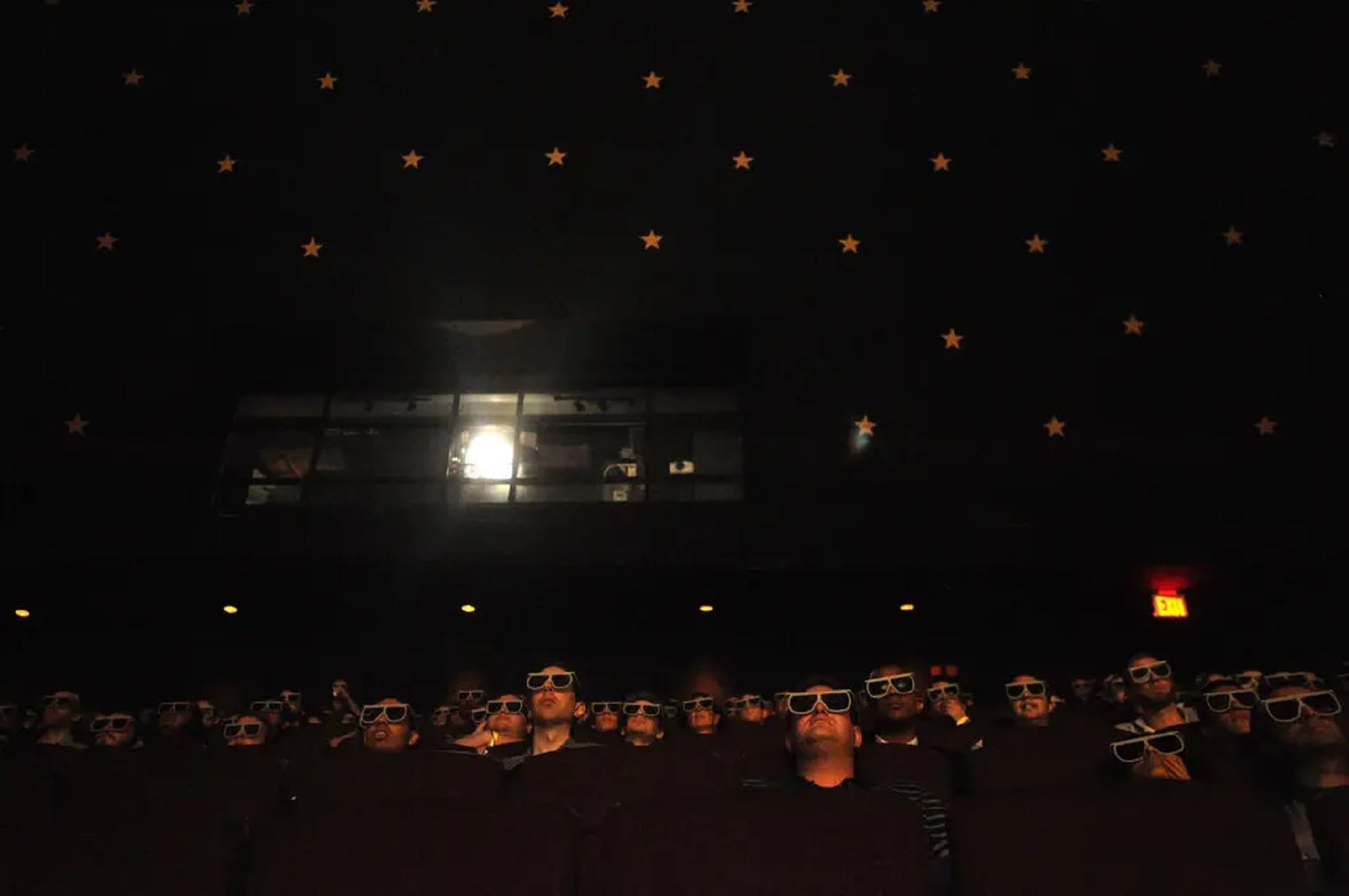 En 2009, un público de Nueva York usó gafas 3D para ver un avance de 15 minutos de “Avatar”, que se basó en innovaciones en tecnología de captura de movimiento (Foto: Jennifer S. Altman para The New York Times)