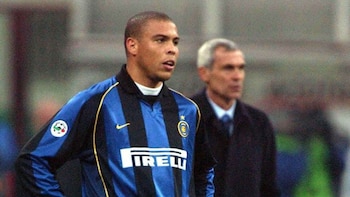 Héctor Cúper y Ronaldo, una difícil relación en Inter de Milán marcada por diferencias futbolísticas: “Habla mal de mí”