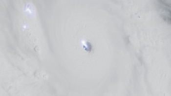 Así se ve el gigantesco ojo del huracán Polo desde el espacio