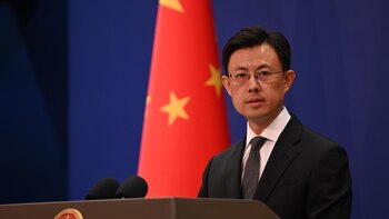 China pide un "paso sin obstáculos" a través de Ormuz tras el anuncio de bloqueo por parte de Trump
