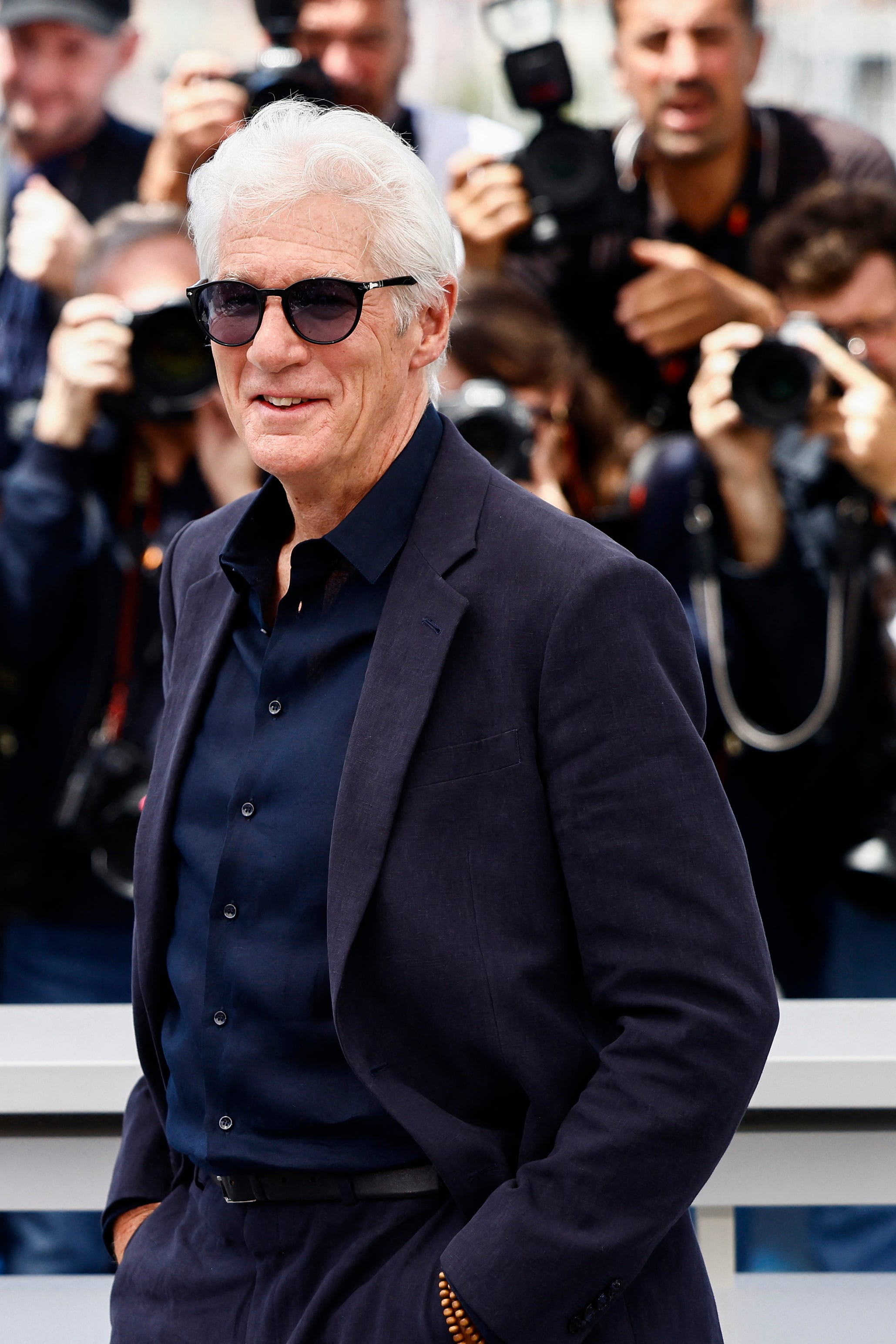 Richard Gere privilegia prendas de corte clásico y una paleta de colores neutros en sus apariciones públicas (REUTERS/Yara Nardi)