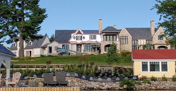 Entornos lacustres y arquitectura preservada