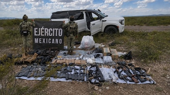 Detienen a cuatro personas con un arsenal, más de 4 mil cartuchos y droga en Mapimí, Durango