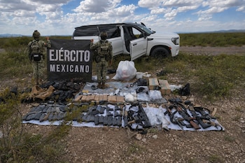 El aseguramiento en Mapimí se suma a otros operativos recientes en Durango, donde las fuerzas federales han decomisado armas, cartuchos, explosivos y vehículos vinculados a investigaciones por posibles actividades delictivas. (Crédito: Defensa)