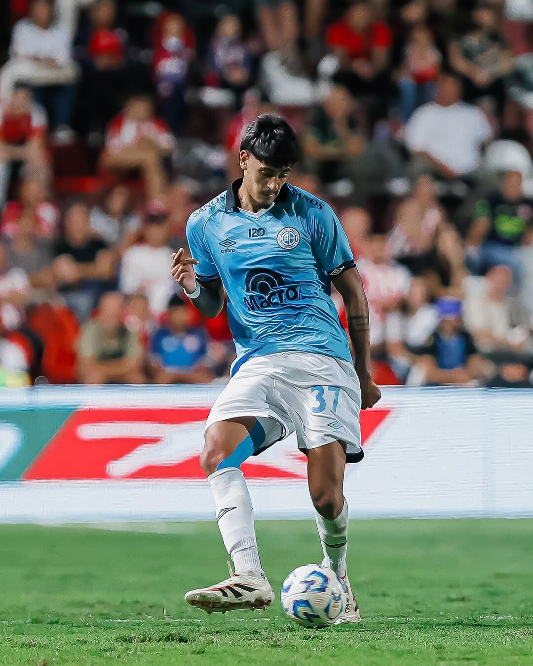 Troilo tiene la camiseta número 37 en Belgrano (Crédito: @nano_troilo)