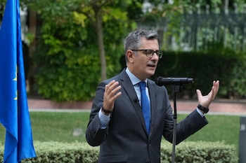 25/09/2026 Bolaños avisa del "delirio de la derecha y ultraderecha" en el manifiesto de la marcha contra la "invasión de Ceuta".
El ministro de la Presidencia, Justicia y Relaciones con las Cortes, Félix Bolaños, ha advertido este viernes en Bilbao del "delirio" al que han llegado "la derecha y ultraderecha", que se plasma en el manifiesto de la protesta convocada para este sábado en Madrid contra "la invasión de Ceuta", en la denominada "Marcha por la Dignidad".
POLITICA AUTONOMÍAS
H.BILBAO-EUROPA PRESS