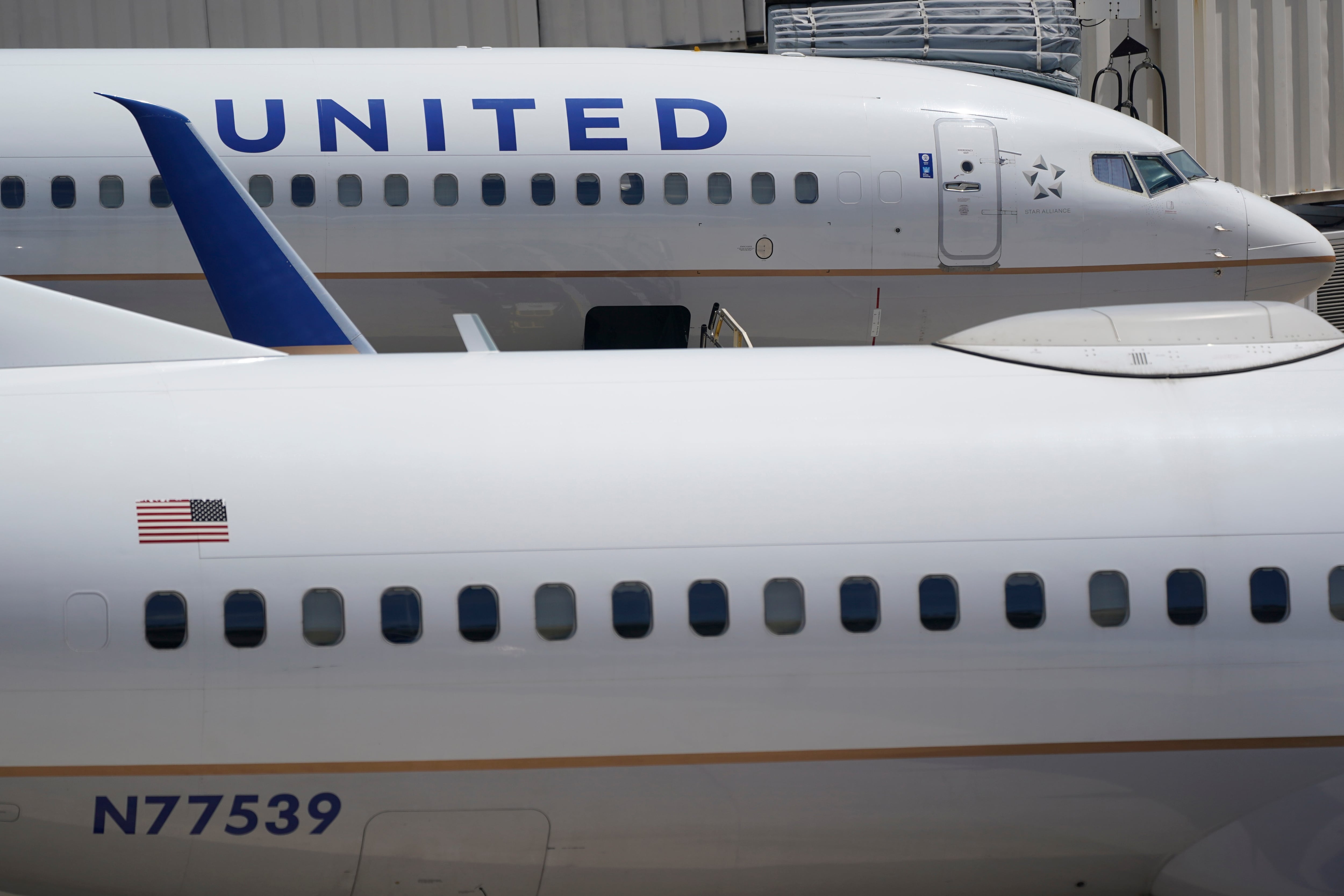 Recién en 2017 fue desclasificado el informe completo elaborado por el FBI sobre la explosión del vuelo 23 de United Airlines. Ninguna de sus 300 páginas aportó información que ayudara a esclarecer el misterio del primer atentado con explosivos contra un avión de pasajeros (AP Foto/Wilfredo Lee, Archivo)