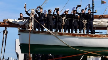 El 'Juan Sebastián Elcano' inicia