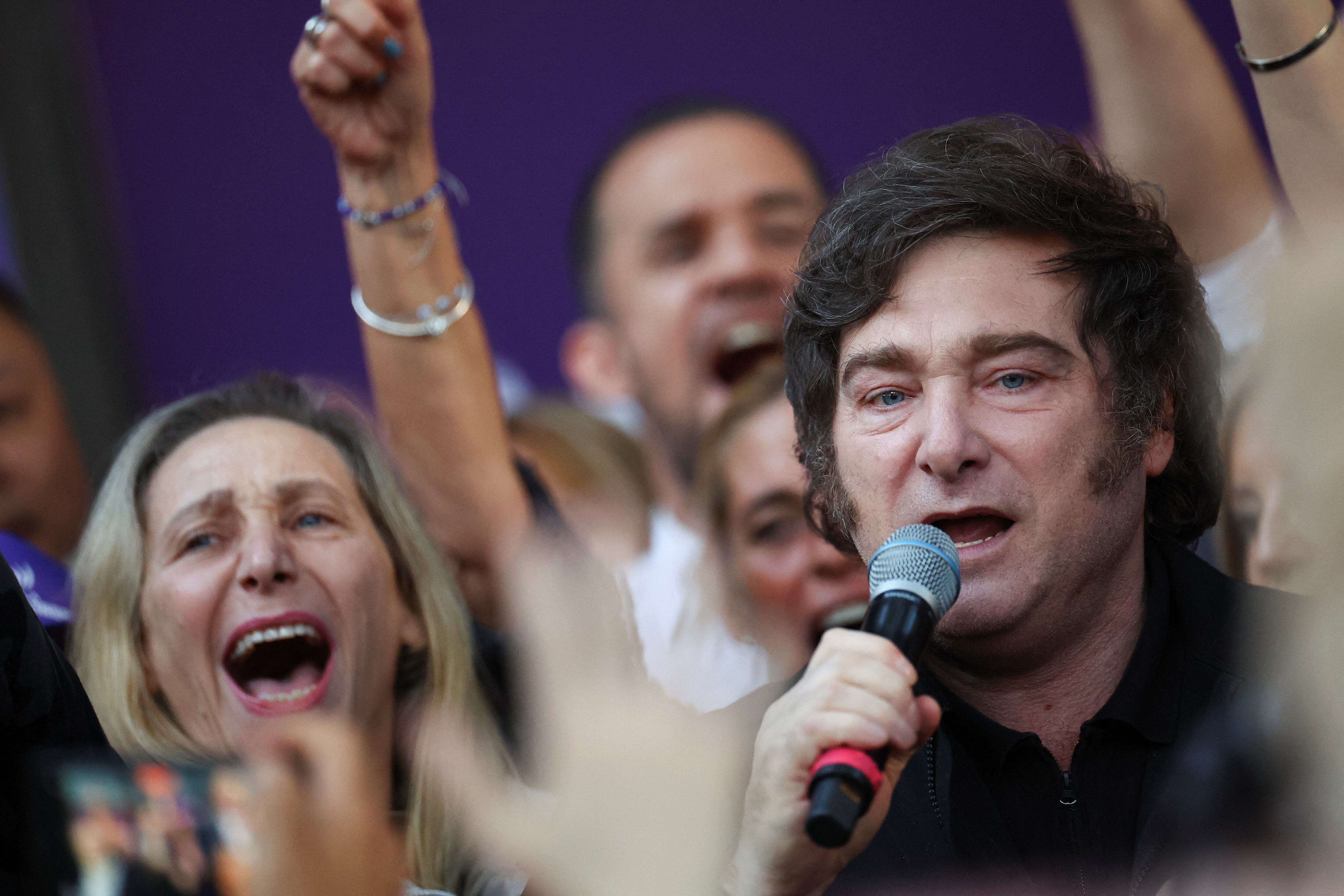 Javier y Karina Milei, juntos en un acto de La Libertad Avanza (Foto: Reuters / Agustin Marcarian)